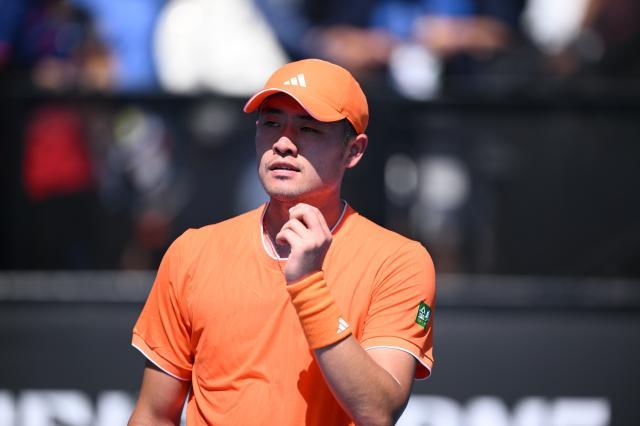 app下载-张奔斗：腿部拉伤的吴易昺，把对手打到腿抽筋