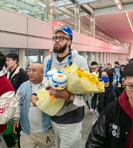 app下载-北京男篮官方：麦基正式抵京将穿0号 搭档周琦组超级双塔冲冠